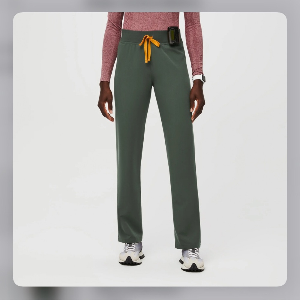 Moss Livingston High Waisted - Basic Scrub Pants